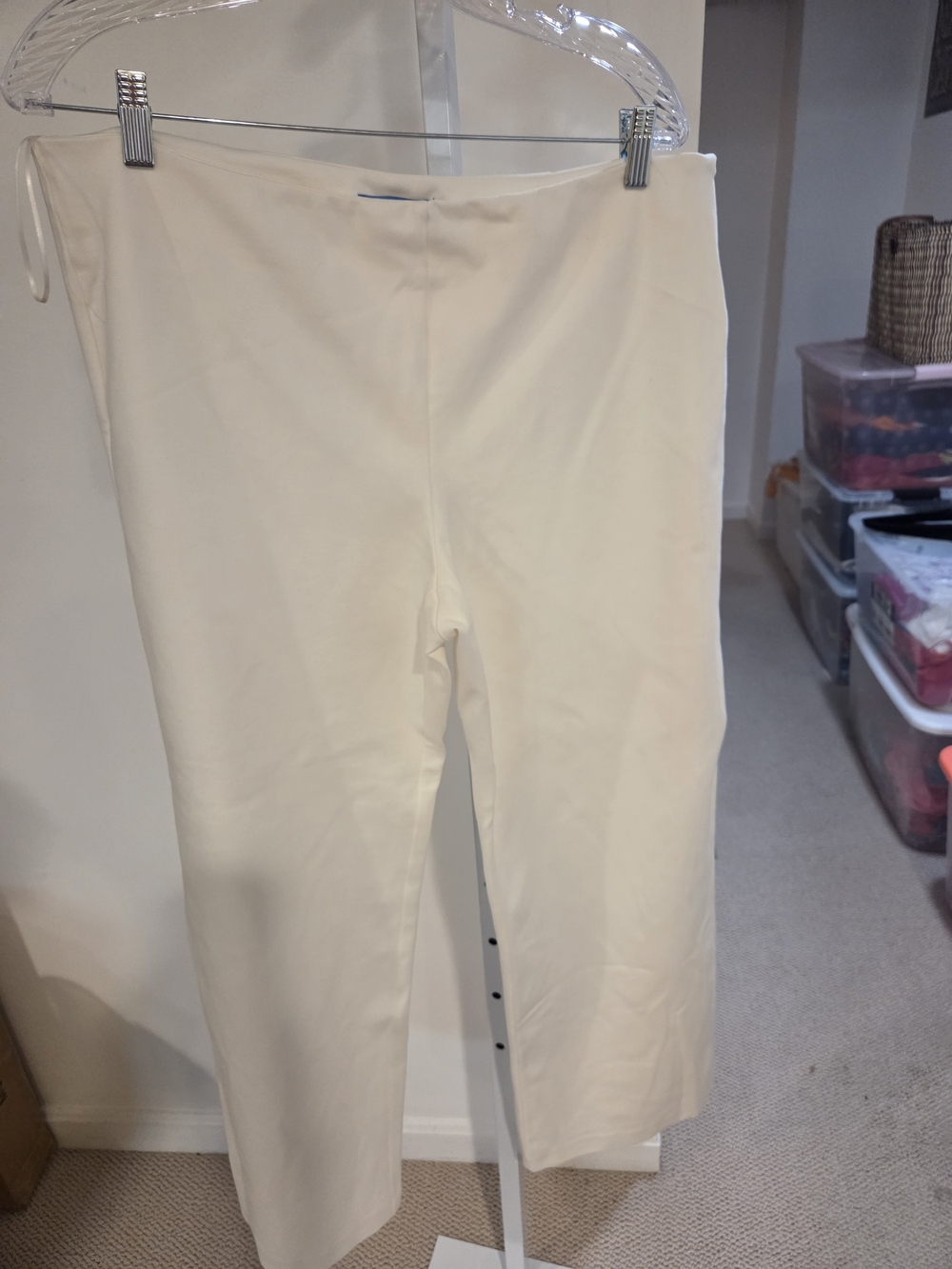 Women’s Winter White Stretch Cropped Pants